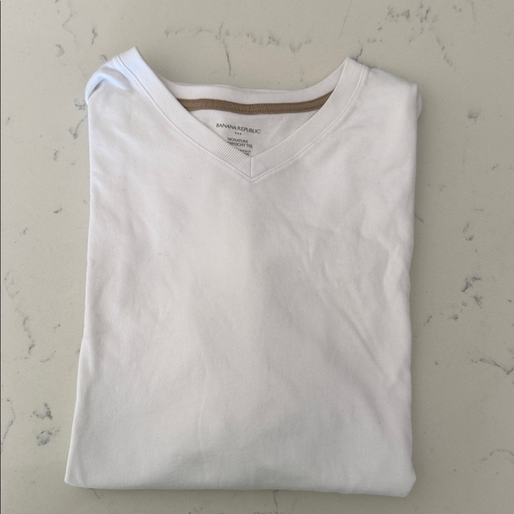 Banana Republic Men’s Large White V-Neck Short Sleeve Signature Midweight Tee